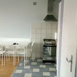 萨斯基公寓 公寓 *